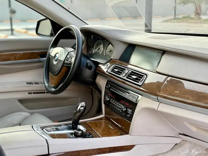 بي ام دبليو 740 موديل 2011 نظيف جدا 22