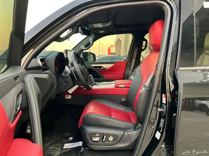 لكزس LX600 سبورت F موديل 2025 14