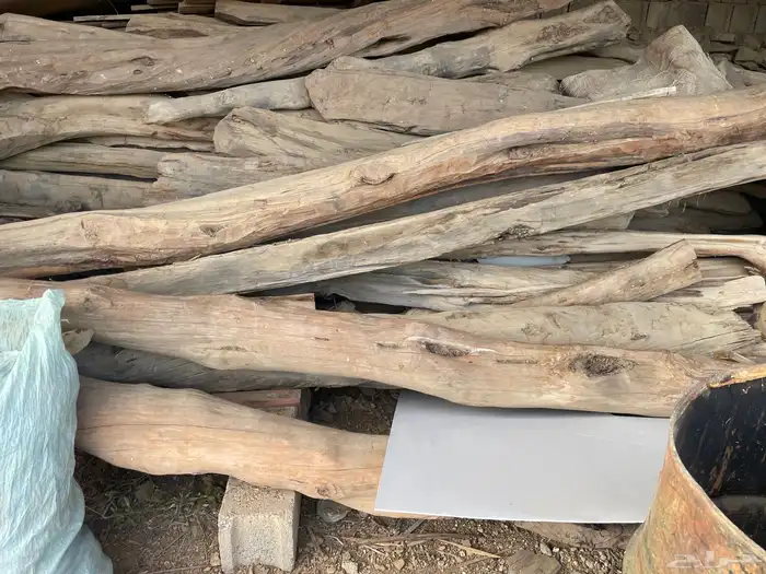 معادل وسواري سقف بيت قديم وابوا قديمه عرعر بحاله ممتازه تن 2