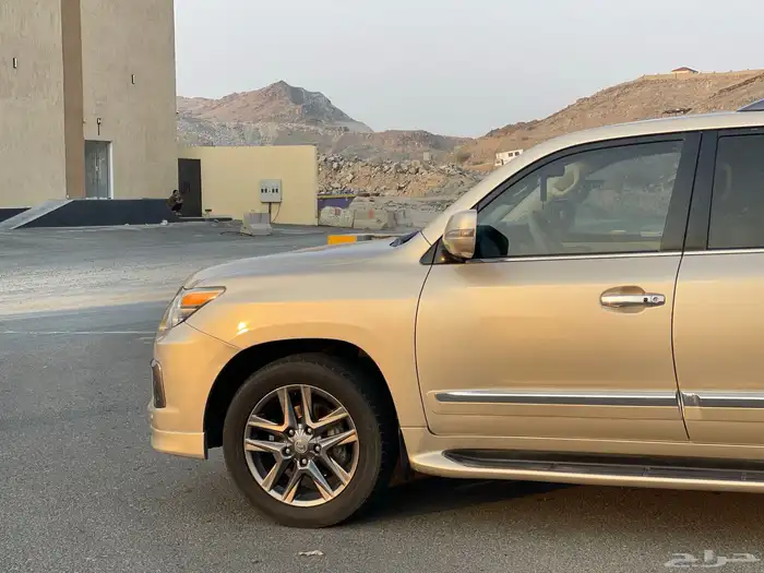 جيب لكزس LX570 موديل 2015 قمة في النظافة. 8