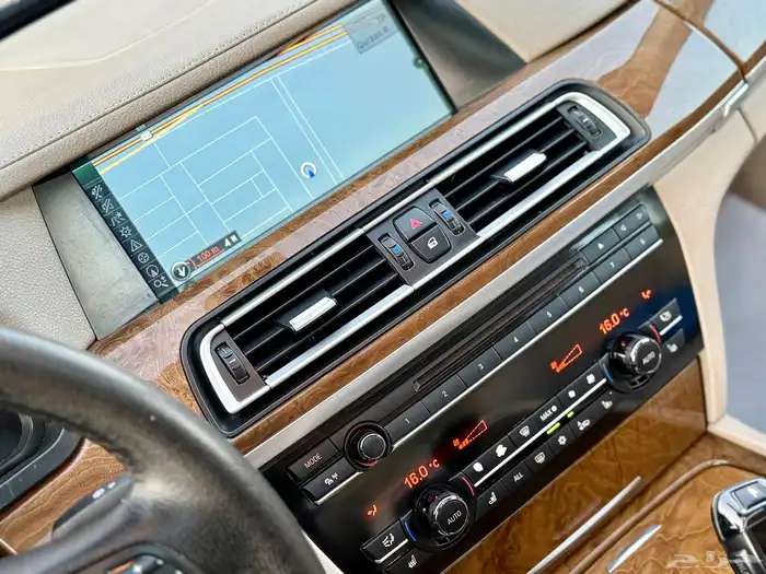 بي ام دبليو 740 موديل 2011 نظيف جدا 18