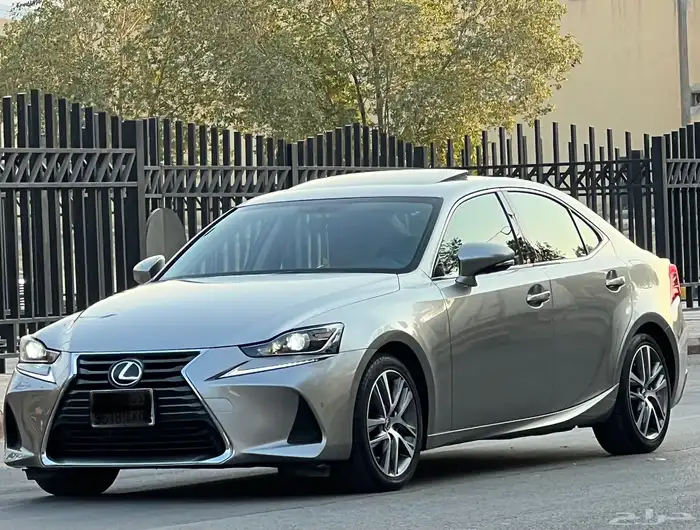 لكزس lS 300 2020 سعودي 2