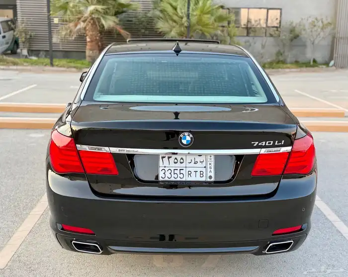 بي ام دبليو 740 موديل 2011 نظيف جدا 11