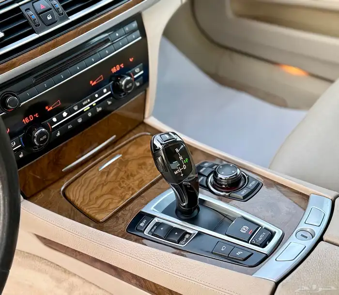 بي ام دبليو 740 موديل 2011 نظيف جدا 19