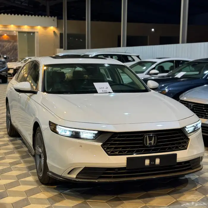 هوندا اكورد فل كامل ابيض 2025 2
