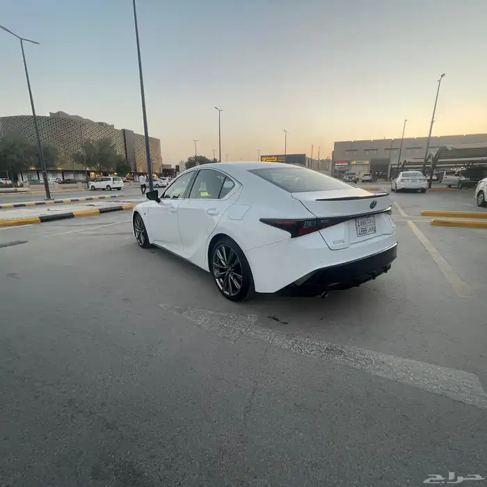 لكزس is 300 F Sport 2021 ماشيه 20 الف فقط 6