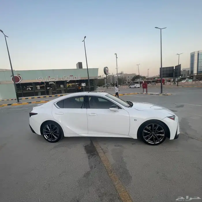 لكزس is 300 F Sport 2021 ماشيه 20 الف فقط 4