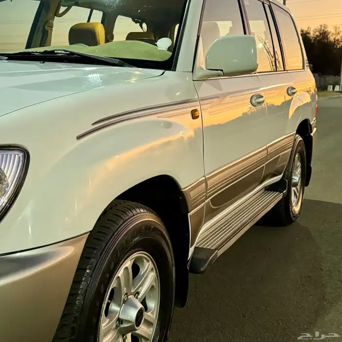 لاندكروزر 2004 عداد قليل ( قير عادي ) 5