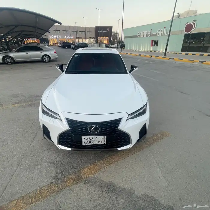 لكزس is 300 F Sport 2021 ماشيه 20 الف فقط 12