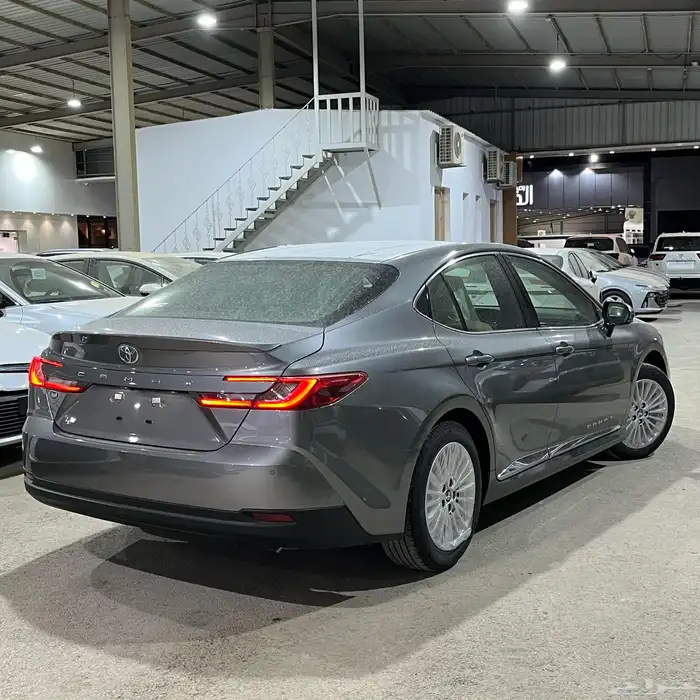 عرض خاص   تويوتا كامري LE نص فل بنزين 2025 1