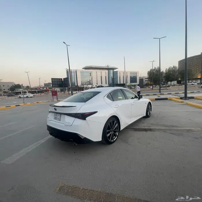 لكزس is 300 F Sport 2021 ماشيه 20 الف فقط 5