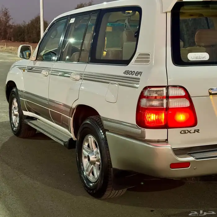 لاندكروزر 2004 عداد قليل ( قير عادي ) 9