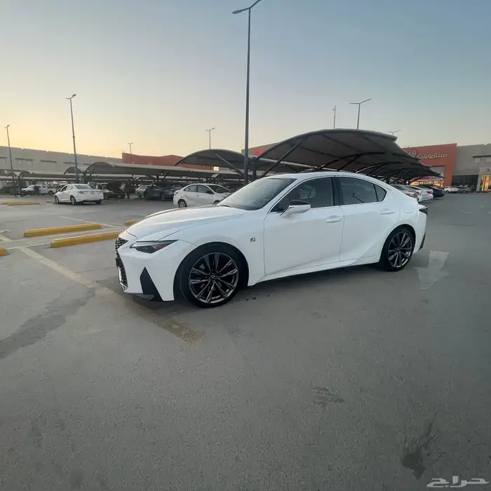 لكزس is 300 F Sport 2021 ماشيه 20 الف فقط 1