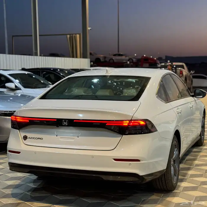 هوندا اكورد فل كامل ابيض 2025 6