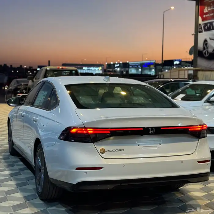 هوندا اكورد فل كامل ابيض 2025 5