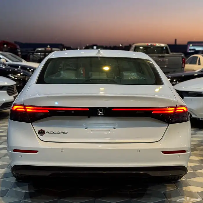 هوندا اكورد فل كامل ابيض 2025 3