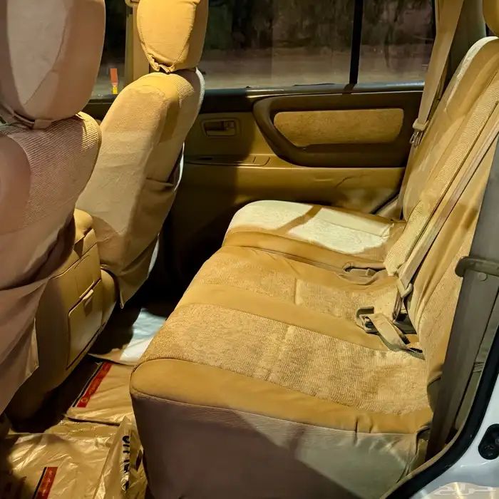 لاندكروزر 2004 عداد قليل ( قير عادي ) 17