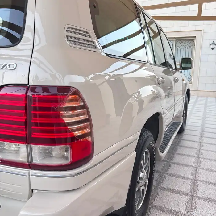 لكزس lx470 2005 11