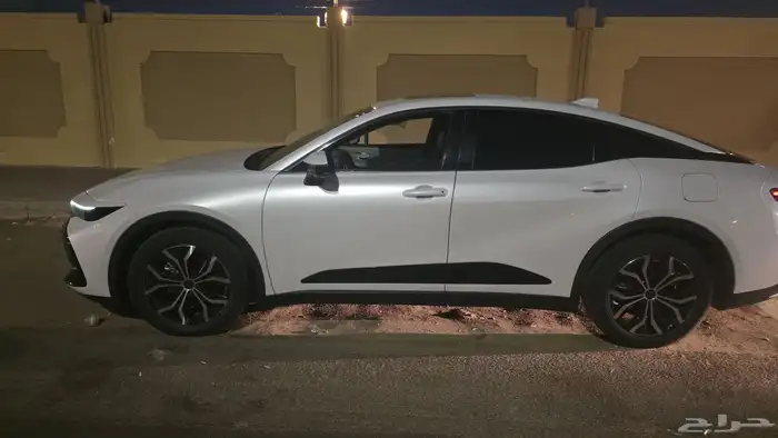 كراون 2023 ابيض لولوي تويوتا موديل 2023 3