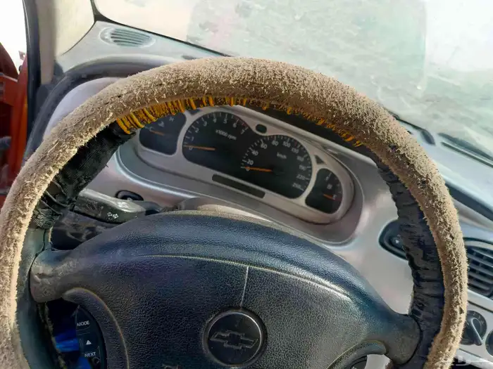 طاره وطبلون عداد مفتح مكيف مفتح قزاز لومينا 2000الى2003 1