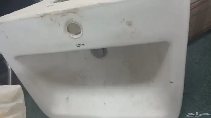 متوفر دولاب صغير ومغسلة صغيرة وسلة طفل ومركنين زجاج 1