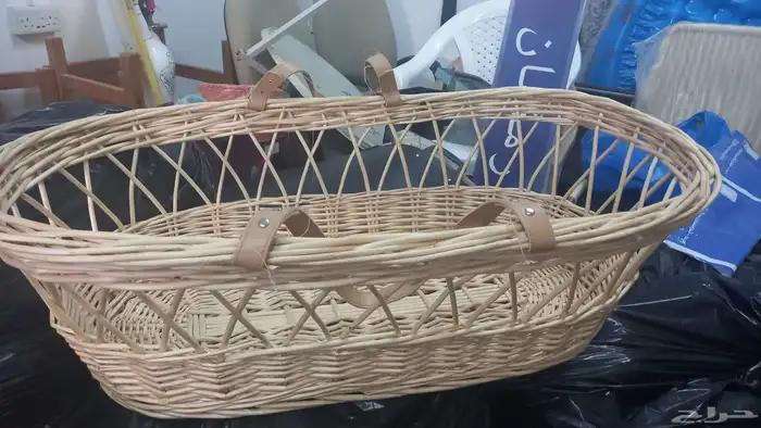 متوفر دولاب صغير ومغسلة صغيرة وسلة طفل ومركنين زجاج 3