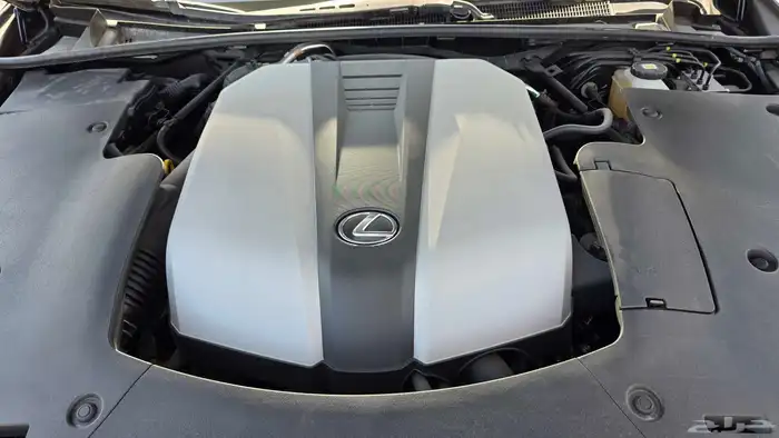 لكزس LS 350 موديل 2025 شبه جديدة ما مشت إلا 2000 كم فقط 34