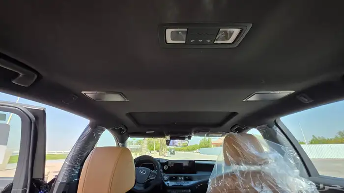 لكزس LS 350 موديل 2025 شبه جديدة ما مشت إلا 2000 كم فقط 30