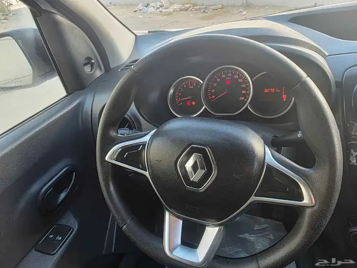 رينو دوكر فان 2022 حبتين نضيف بنزين 10