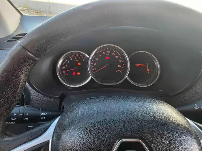 رينو دوكر فان 2022 حبتين نضيف بنزين 8