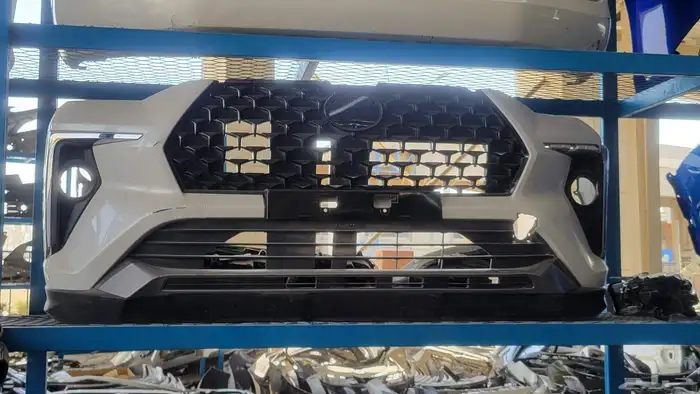 صدم تويوتا فيلوز اصلي وكاله موديل 2024 3