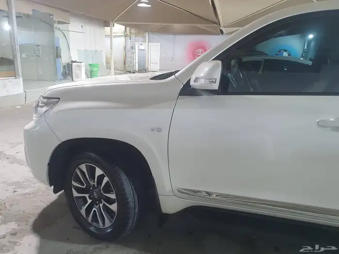 تويوتا برادو 2023 ماشي 33 الف فقط وارد الساير فتحة جلد بنزين 33