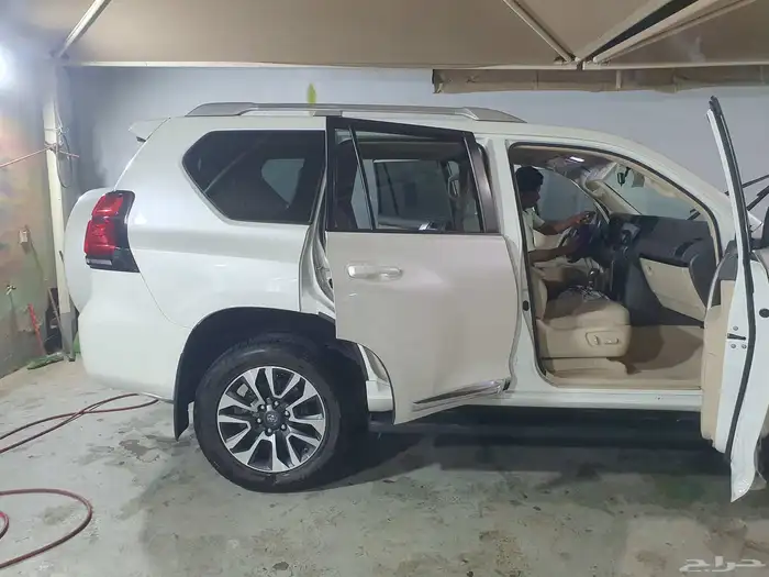 تويوتا برادو 2023 ماشي 33 الف فقط وارد الساير فتحة جلد بنزين 35