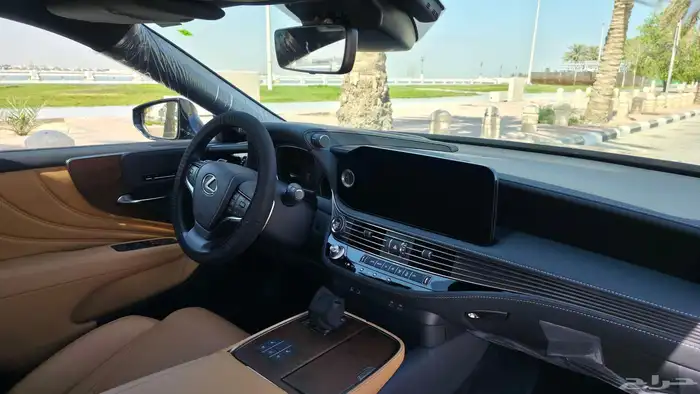 لكزس LS 350 موديل 2025 شبه جديدة ما مشت إلا 2000 كم فقط 24
