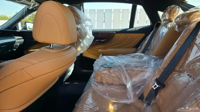 لكزس LS 350 موديل 2025 شبه جديدة ما مشت إلا 2000 كم فقط 29