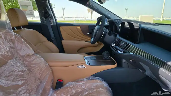 لكزس LS 350 موديل 2025 شبه جديدة ما مشت إلا 2000 كم فقط 23