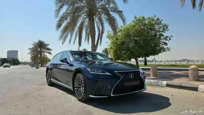 لكزس LS 350 موديل 2025 شبه جديدة ما مشت إلا 2000 كم فقط 2