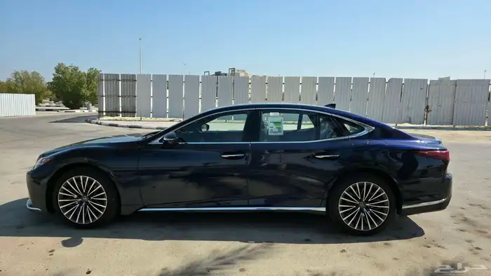 لكزس LS 350 موديل 2025 شبه جديدة ما مشت إلا 2000 كم فقط 12