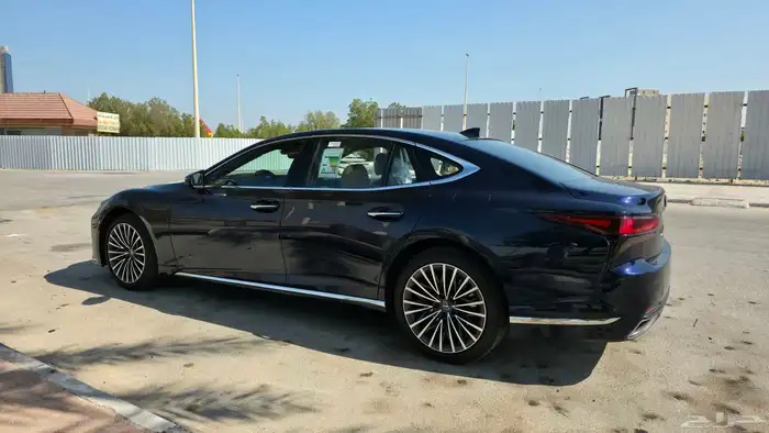 لكزس LS 350 موديل 2025 شبه جديدة ما مشت إلا 2000 كم فقط 11