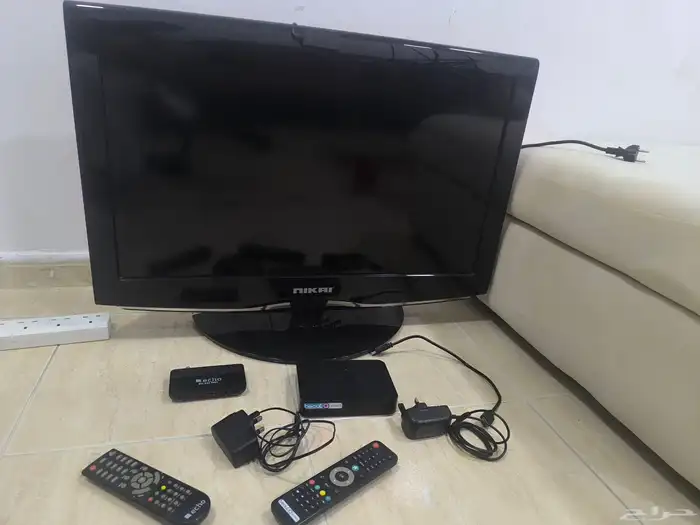 تلفزيون شاشة 32 انش مع رسيفر عادي ورسيفر بي اوت كيو Bout Q 3