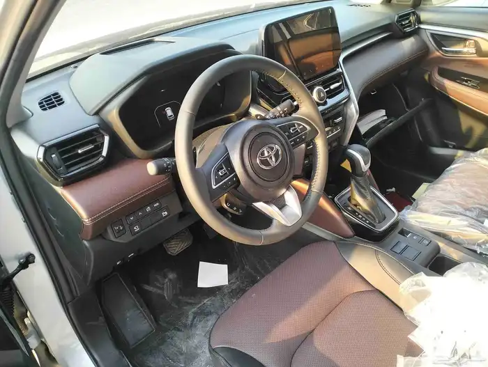 تويوتا اوربان كروزر فل كامل GLX موديل 2026 سعودي 9