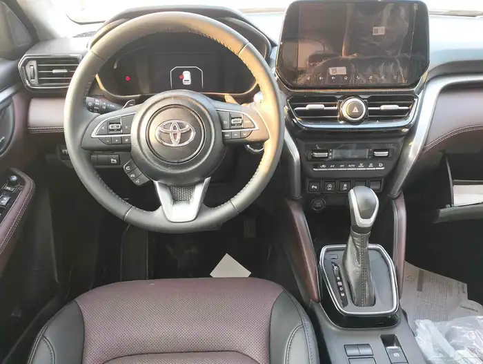 تويوتا اوربان كروزر فل كامل GLX موديل 2026 سعودي 6