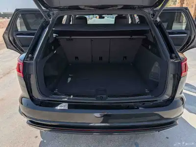 جيب طوارق أسود R-line 2022 Touareg SUV ضمان ساري index