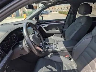 جيب طوارق أسود R-line 2022 Touareg SUV ضمان ساري index