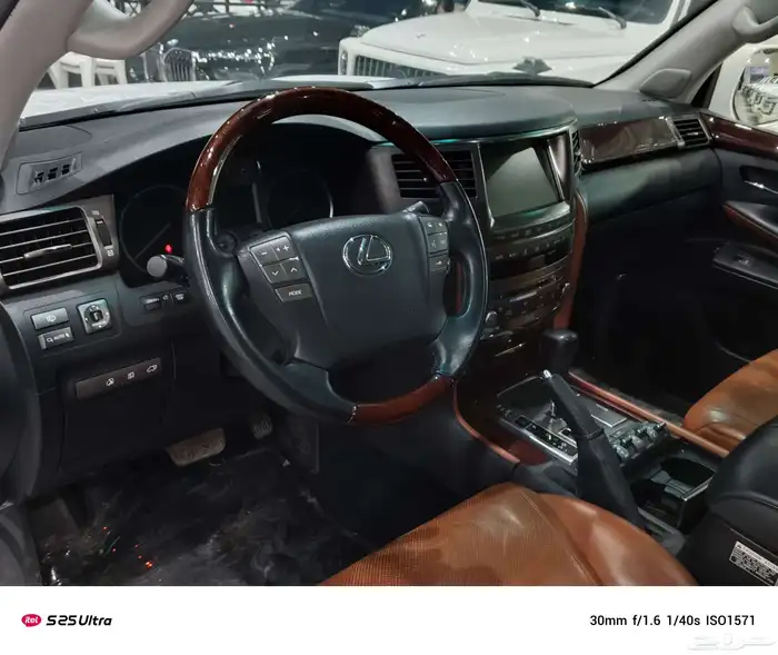 جيب لكزس LX570 موديل 2011 فل كامل شرط بدي ومحركات 5