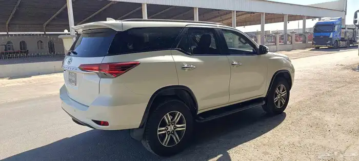 Toyota Fortuner 4