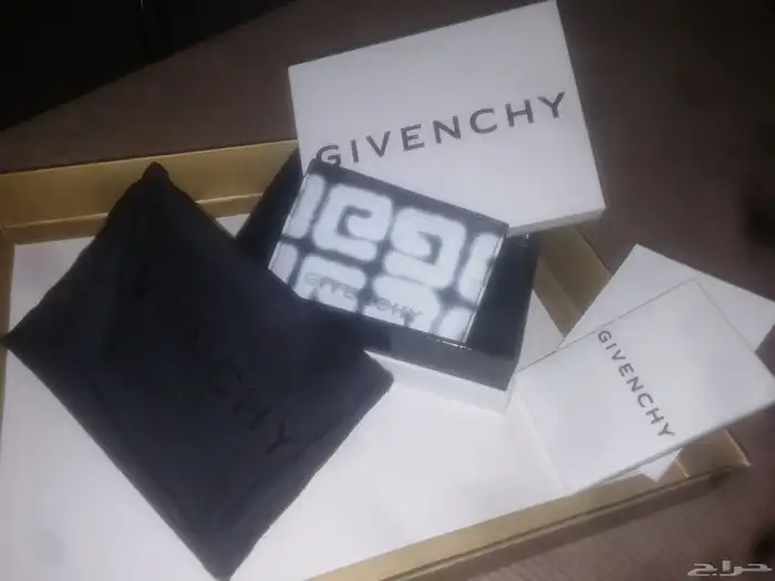 كارد هولدر ماركة جيفنشي 0