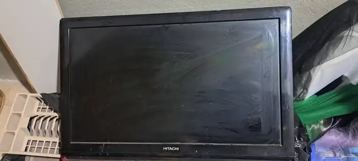 شاشه 32بوصه معى سيفر ثلاجه كلشي سليم مستخدم نضيف 3