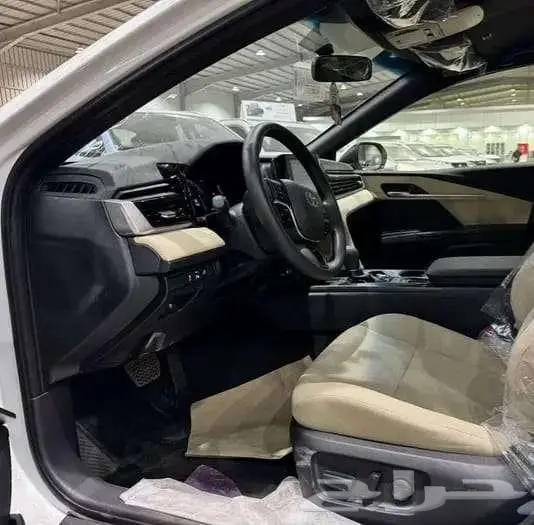 تويوتا كامرى E استندر بنزين 2025 6