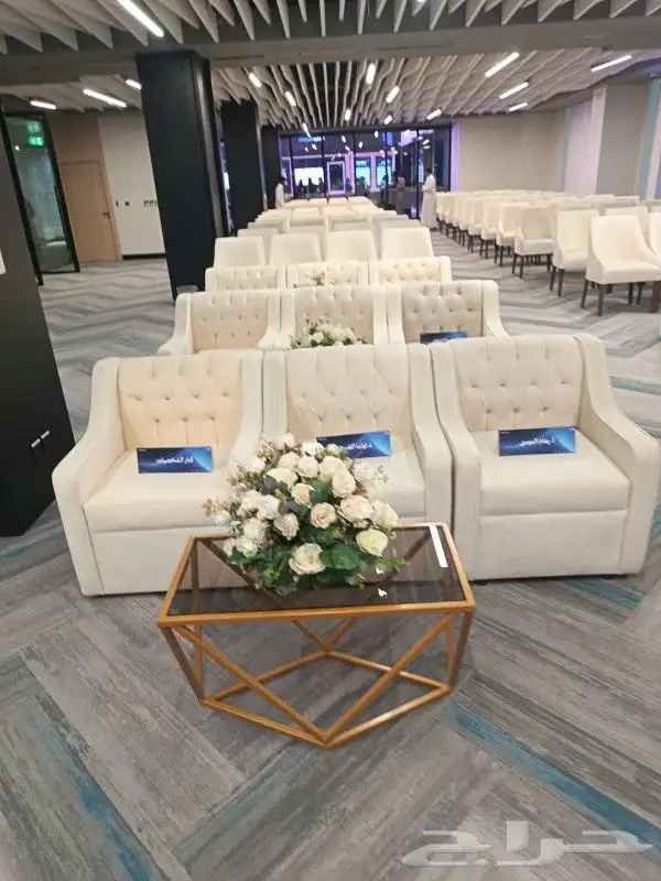 تاجير كنب في اي بي 3